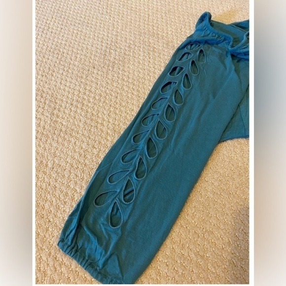 ⭐️ANTHROPOLOGIE Deletta Cut Out Sleeve Top - Picture 4 of 4
